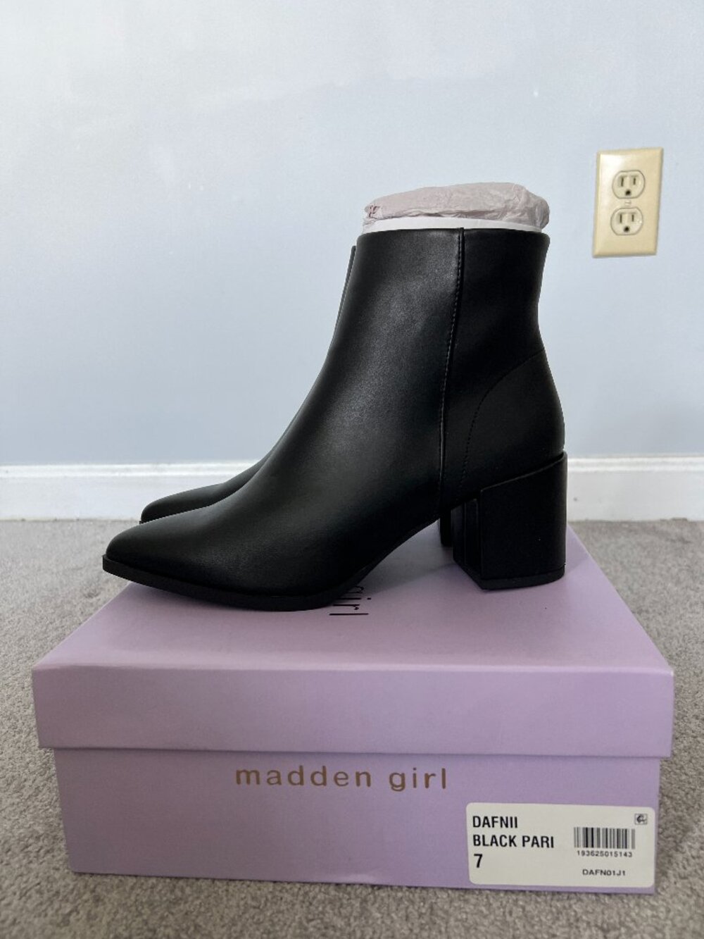 Madden Girl Dafnii Black Block Heel Booties 7 NWT